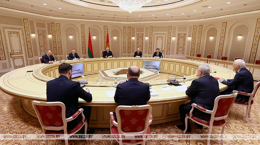 Александр Лукашенко продолжил практику встреч с главами регионов России, на этот раз - с губернатором Ростовской области