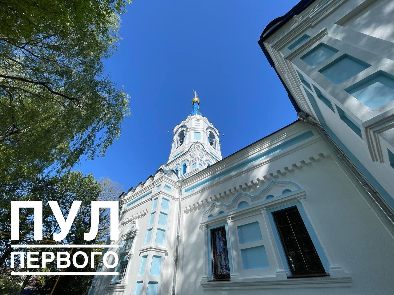 Александр Лукашенко встречает Пасху в монастырском храме в Орше