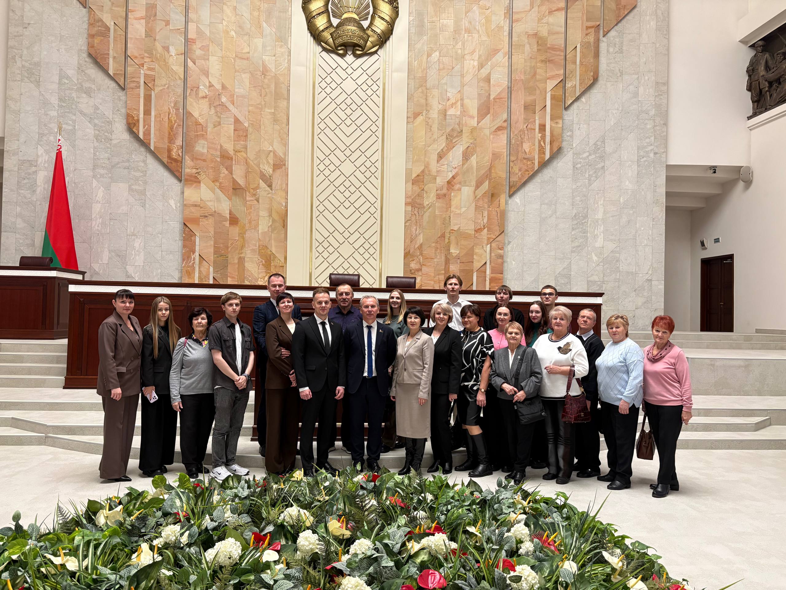Ветераны и работники Лукомльской ГРЭС окунулись в парламентские будни