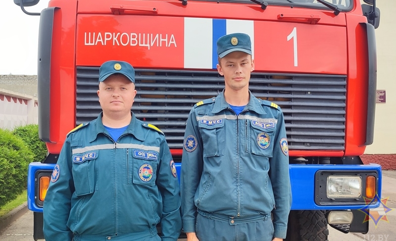 В Витебской области сотрудники МЧС спасли двух людей, потерявшихся в лесных массивах