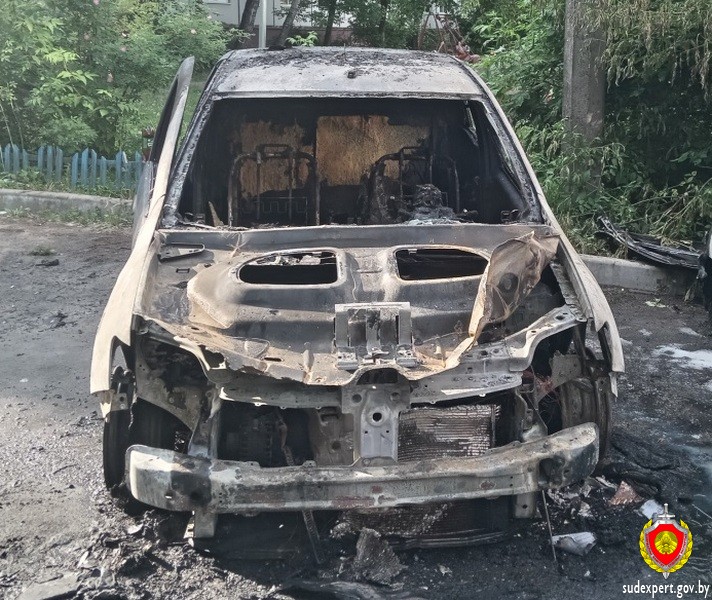 В Витебске от электрической искры сгорел автомобиль