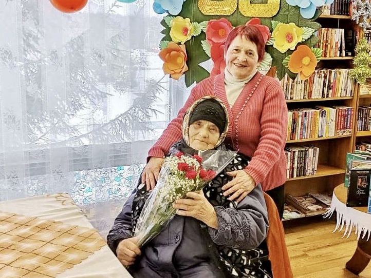 Анна Осипкова мастер резьбы по дереву из Чашникского района отметила 85-летие