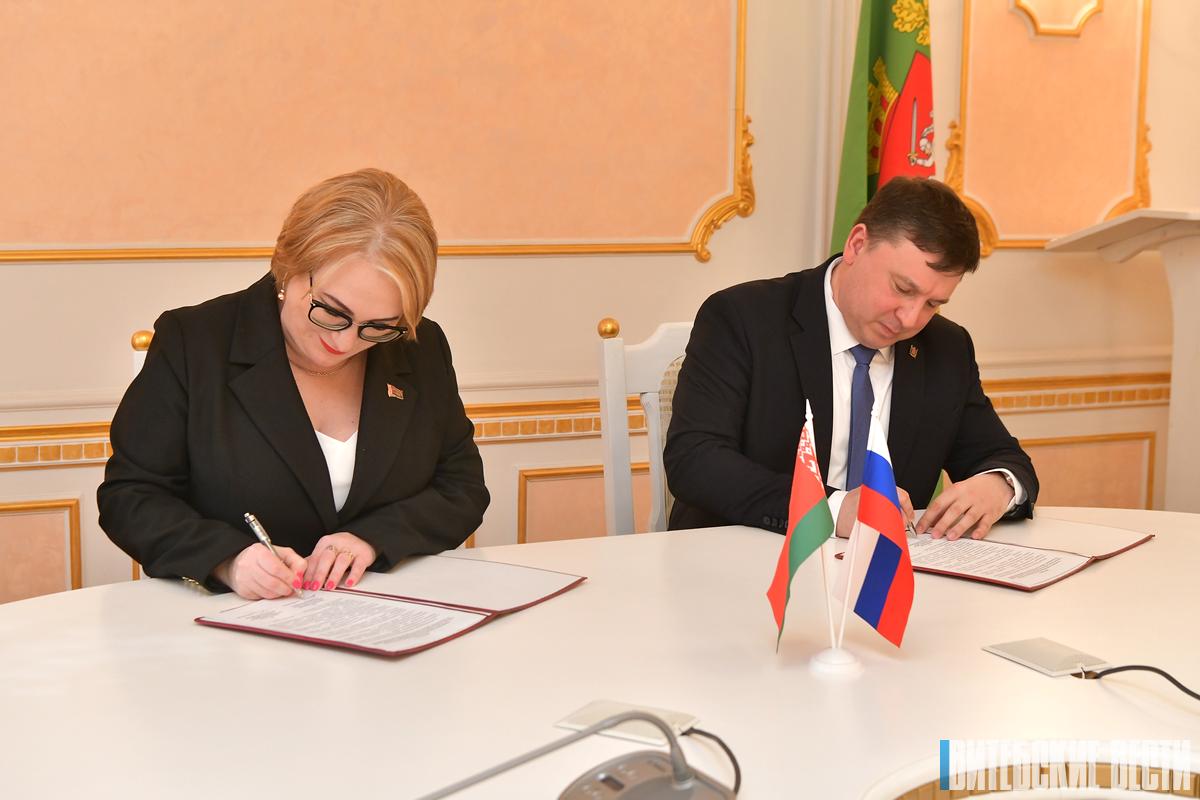 Подписан протокол о намерениях сотрудничества между Витебским облисполкомом и администрацией Петродворцового района Санкт-Петербурга