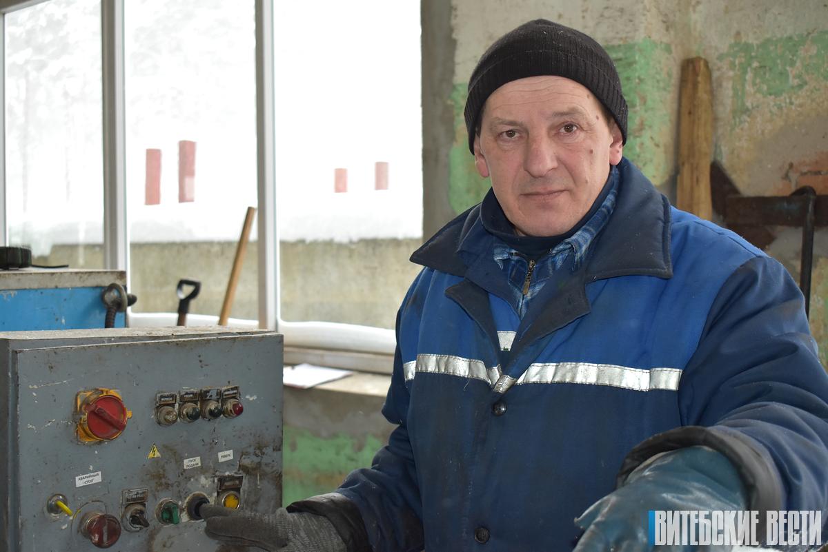 Более 27 лет Сергей Иванов трудится за станком деревообрабатывающего производства на благо Национального парка «Браславские озера