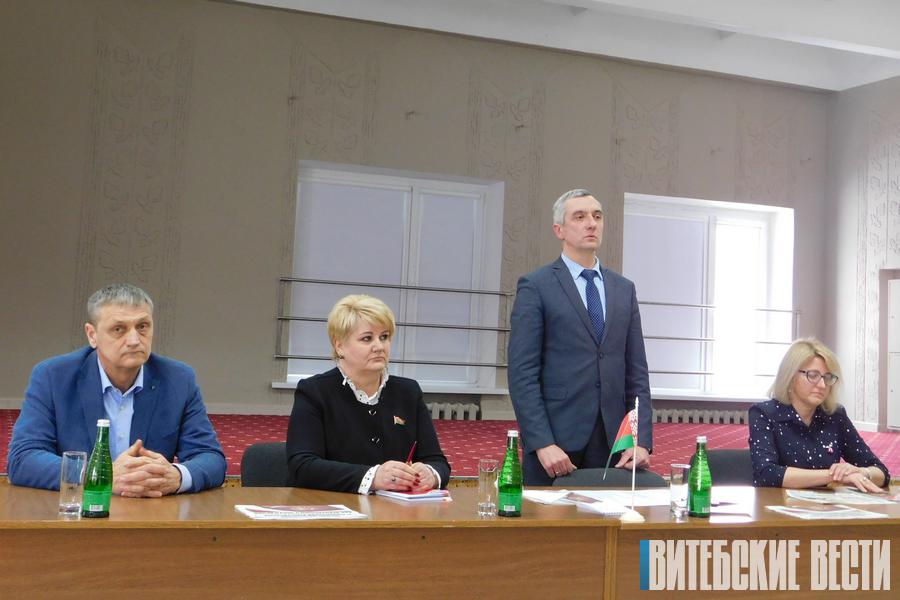 Диалоговая площадка по обсуждению проекта изменений и дополнений Конституции Республики Беларусь состоялась на кондитерской фабрике «Витьба» 