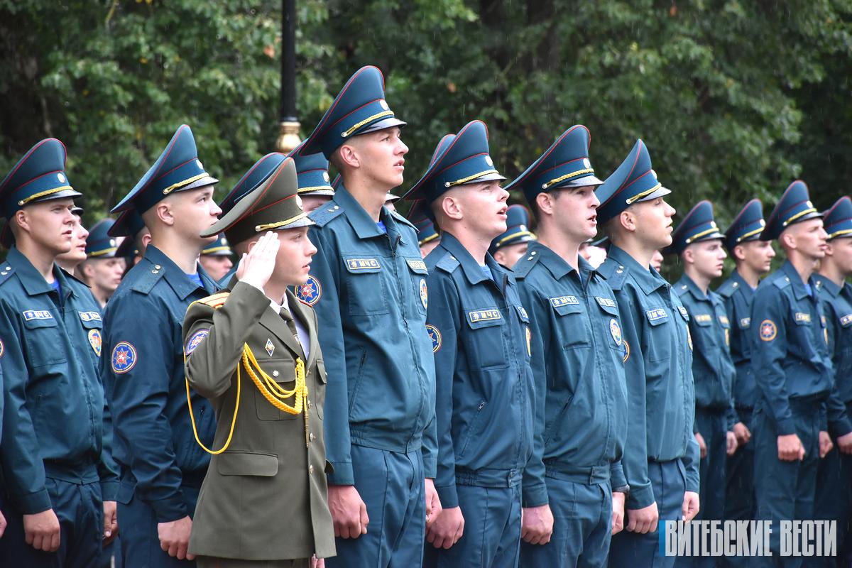 Около 80 работников МЧС Витебской области торжественно приняли присягу