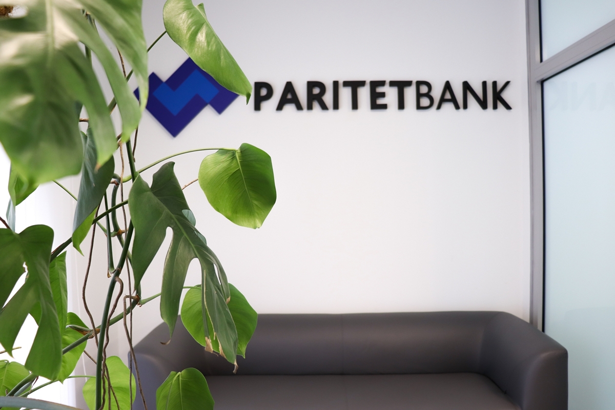 Paritetbank ищет хозяев спасенному котенку, который откроет обновленное отделение в Витебске