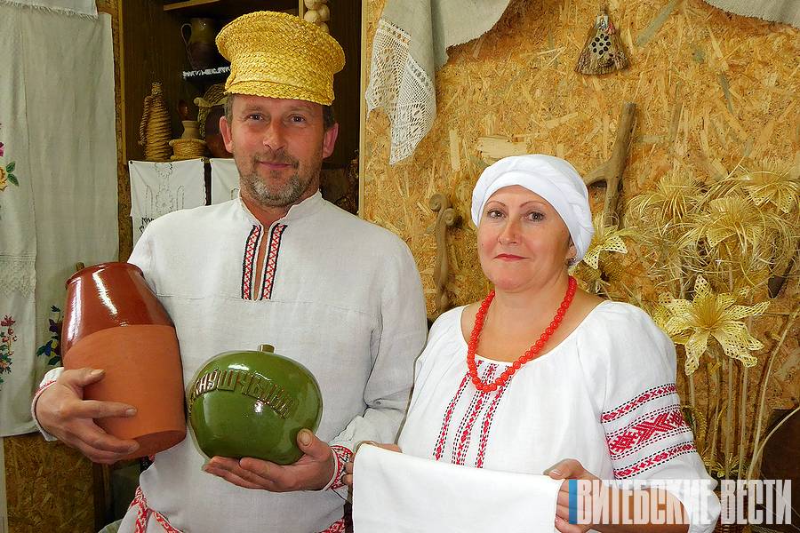Супруги Рымдёнок больше четверти века возрождают традиции гончартсва и ткачества на Шарковщине