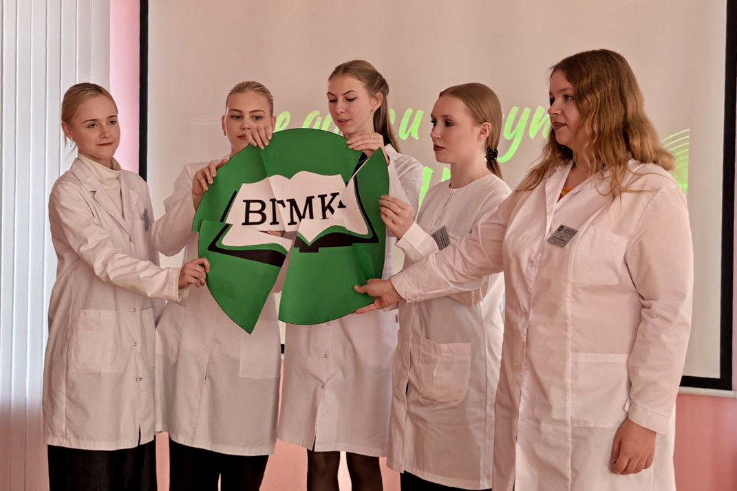 В Витебском медколледже состоялось посвящение в учащиеся и вручены стипендии от профсоюза 
