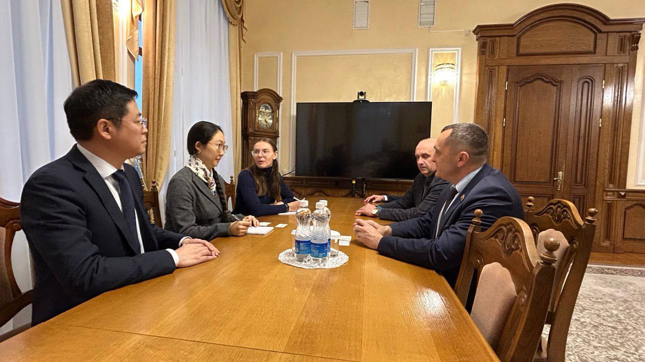 Александр Субботин провел встречу с представителями китайской компании "Синофарм" 