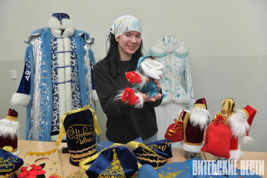 Оригинальные тканевые маски и новогодние сувениры делают в Витебском государственном индустриально-технологическом колледже