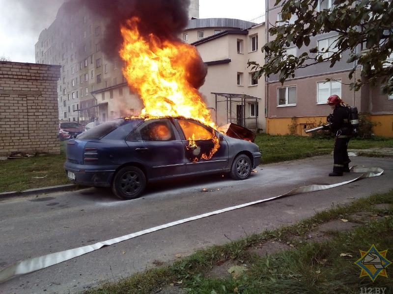 В Витебске на стоянке сгорела припаркованная иномарка