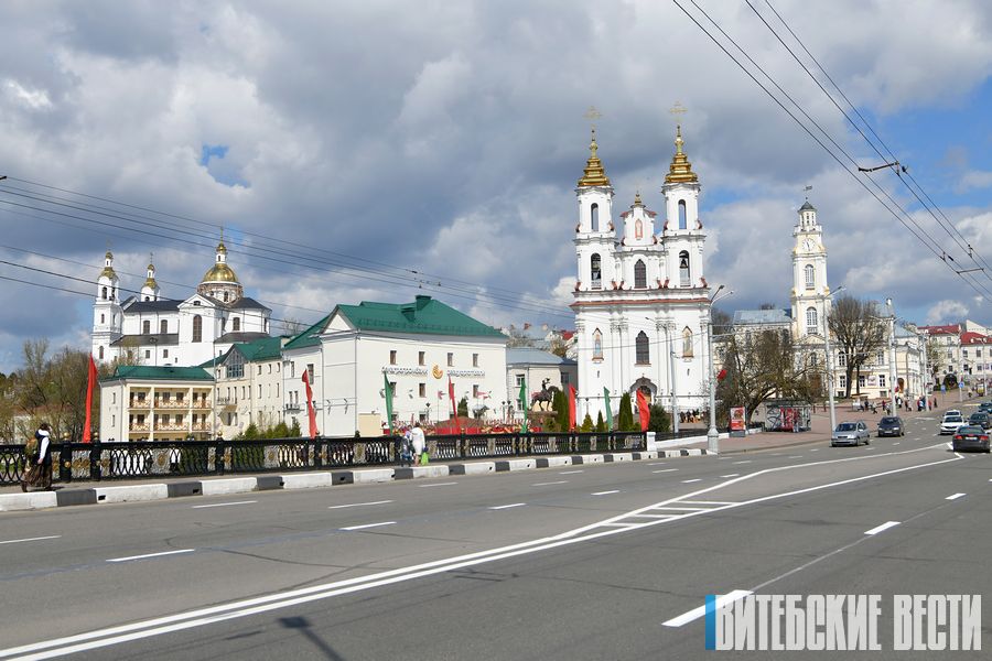 Витебск в объективе: городская ярмарка, фонтаны, цветы и поцелуи