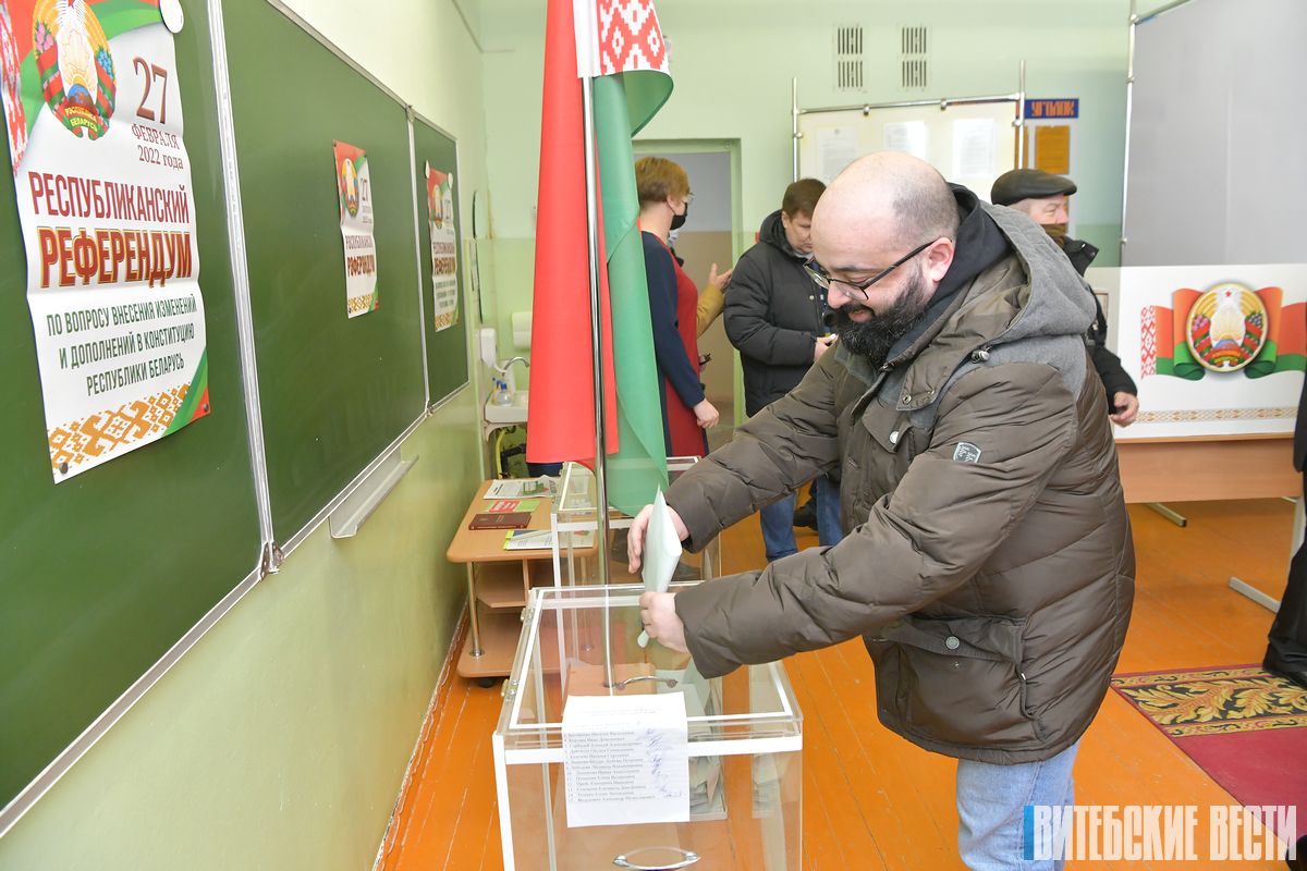 Председатель участковой комиссии: "Избиратели делают выбор уверенно и спокойно"
