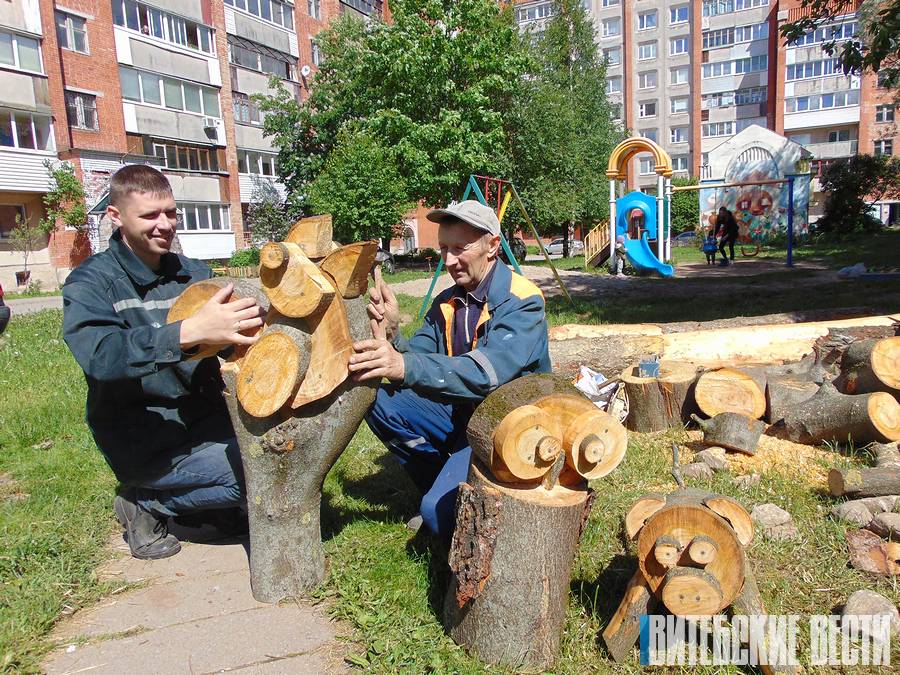 Деревянные зайцы, сова и петух поселились во дворике на проспекте Фрунзе в Витебске