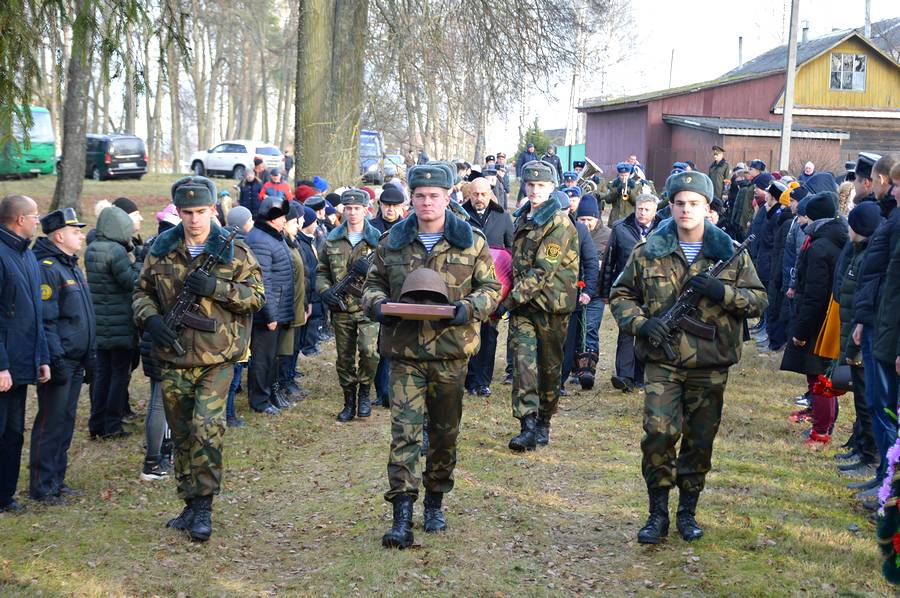 В Толочине перезахоронили останки красноармейца Василия Белановича, погибшего во время ВОВ