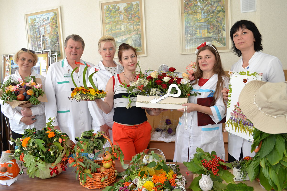 Медовый праздник, конкурс цветов и сборы детей в школу: коллектив областного кожвендиспансера оригинально проводил лето