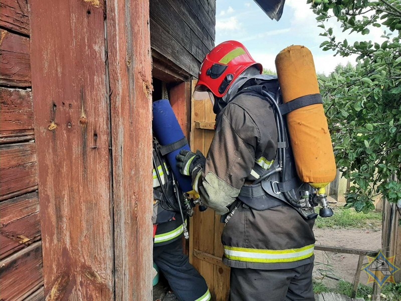 В Городокском районе работники МЧС спасли на пожаре мужчину