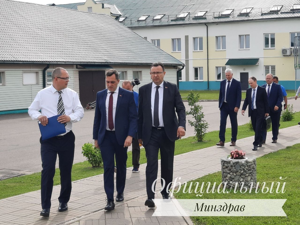 Министр здравоохранения и губернатор Витебской области оценили ход строительства предприятия по производству вакцин от COVID-19