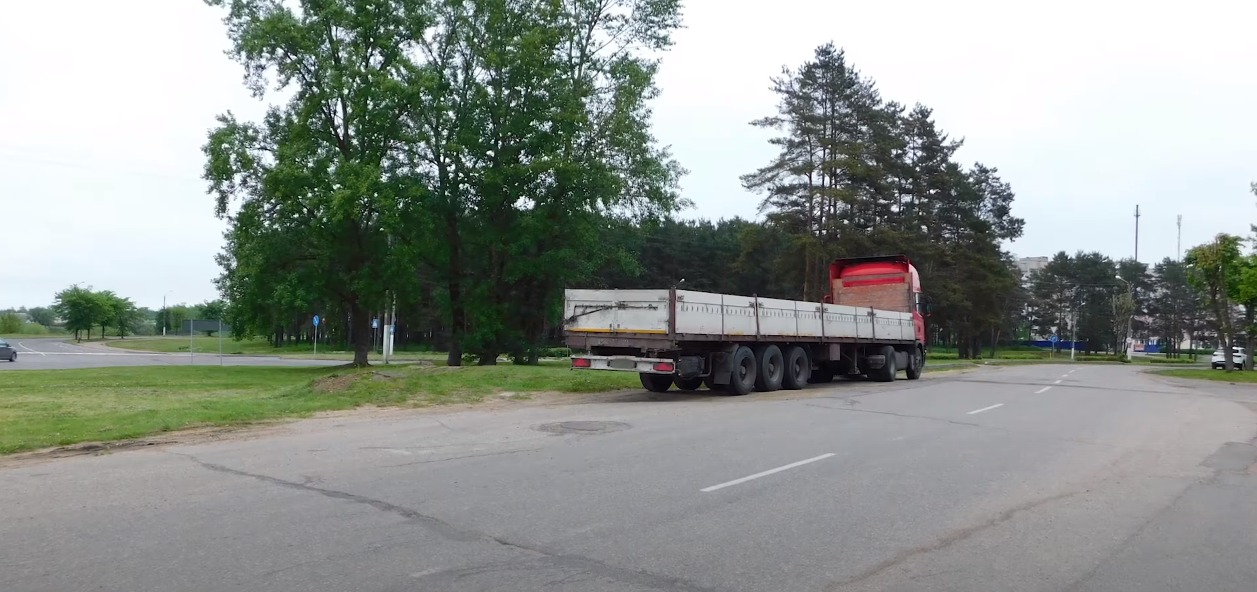 В Орше молодой парень воровал топливо из большегруза и был задержан
