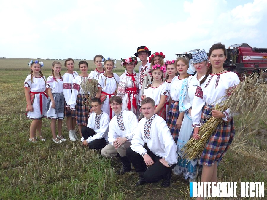 Пад родныя матывы і праца весялей. Что граюць музыкі на палях Сенненшчыны