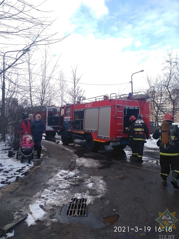 Пожар в Витебске: 10 человек спасли, из них 5 детей