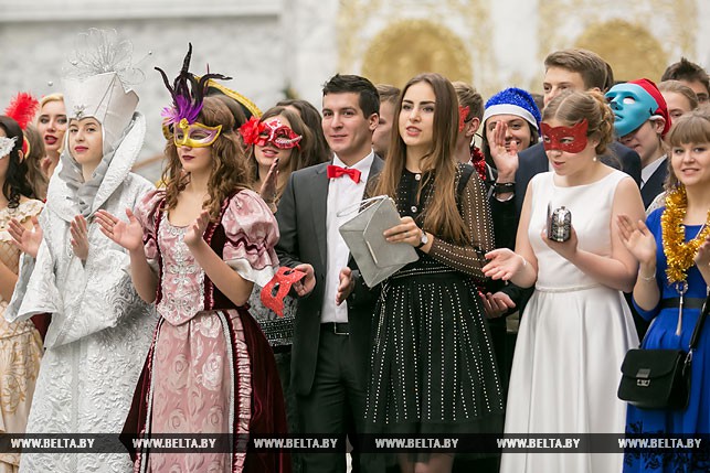 Президент провел новогоднюю встречу с лучшими учащимися страны