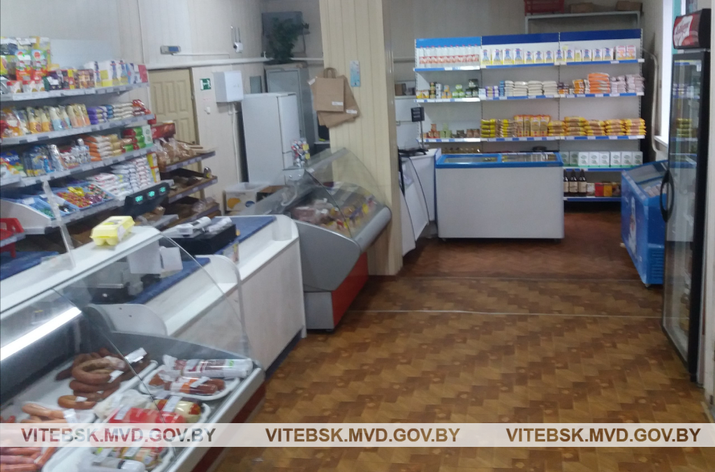 В Витебском районе продавец сельмага украла из кассы почти 3000 рублей