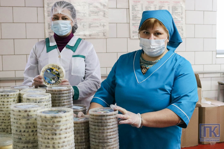 Почти 500 наименований собственной продукции выпускает Поставский филиал областного потребительского общества