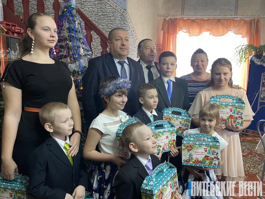 «Наши дети»: Анатолий Линевич посетил дом семейного типа Тереховых в Витебском районе