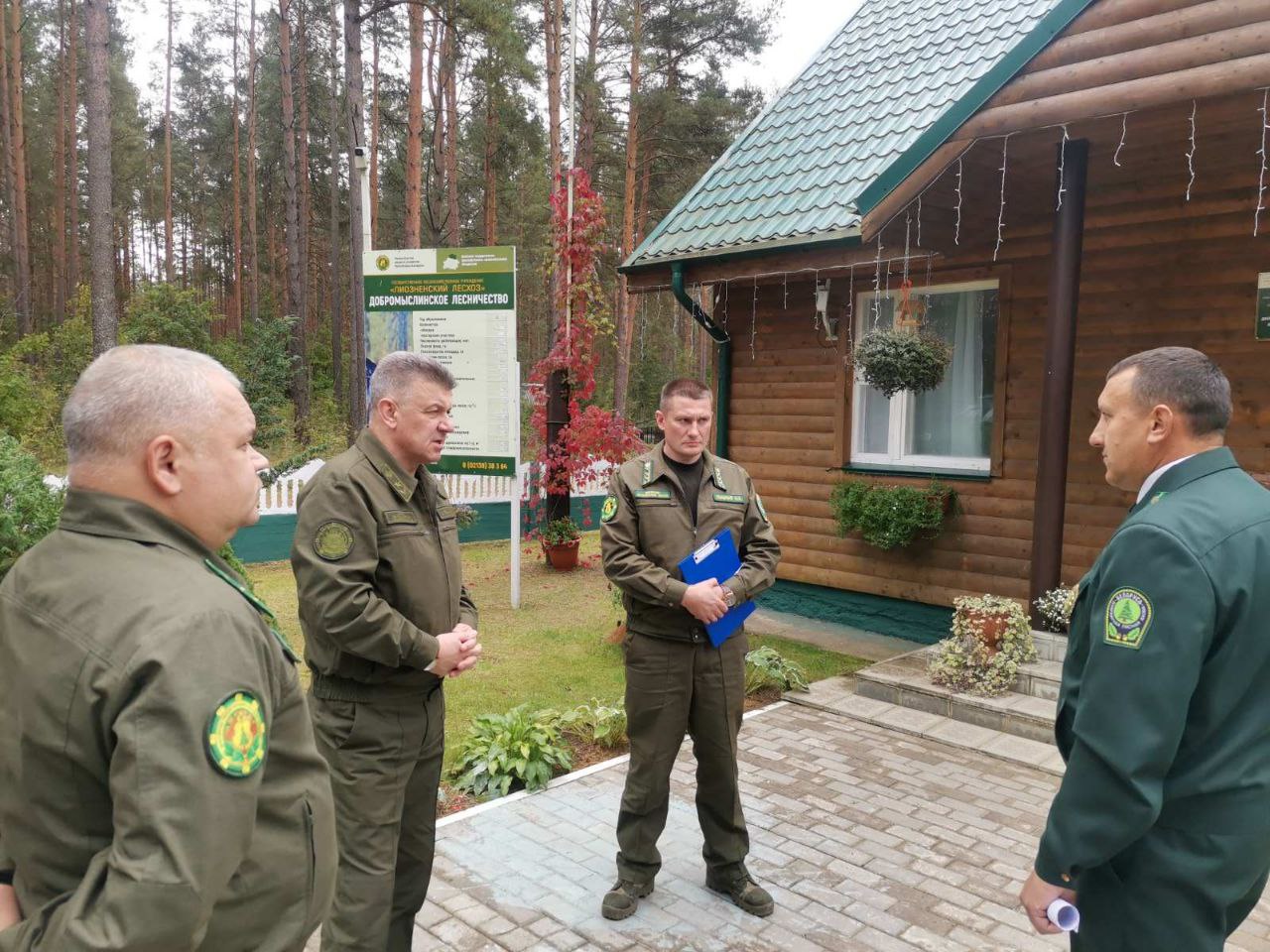 Александр Кулик оценил строительство лесохозяйственных дорог и развитие питомника в Витебской области 