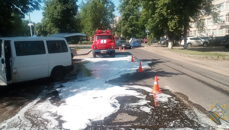 В Витебске сгорел припаркованный автомобиль