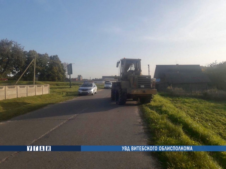 Молодая девушка выпала из погрузчика и погибла в Толочинском районе