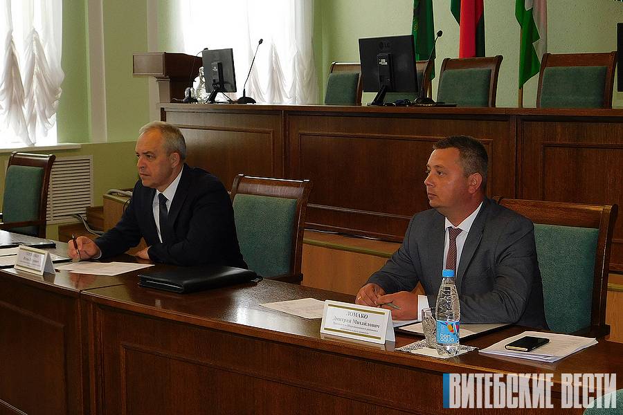 Производство, дороги и жилье - Сергеенко провел прием граждан в Шарковщине