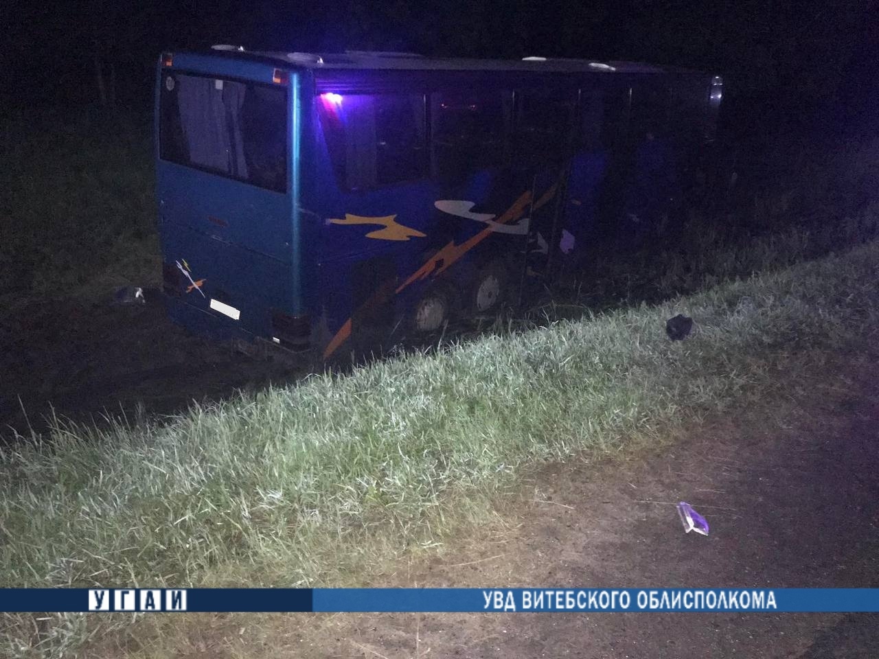 Под Оршей автобус съехал в кювет: пострадали три человека