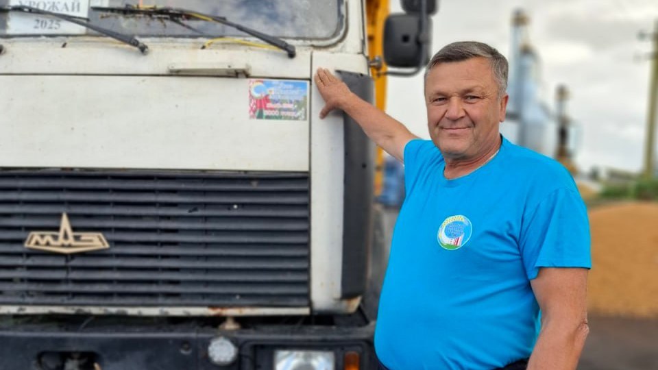 Отметку в 5000 тонн перевезённого зерна и рапса достиг водитель Александр Батян из ОАО «Якубово-Агро» Дубровенского района