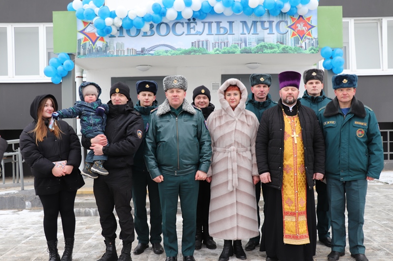 В Лиозно спасатели получили ключи от арендных квартир