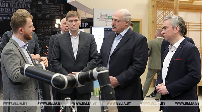 Лукашенко ознакомился с разработками ведущих компаний - резидентов ПВТ