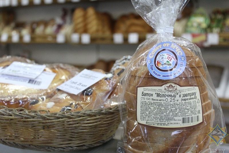 В продуктовых магазинах Витебска появились батоны с советами от МЧС