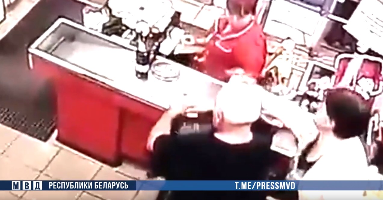 В Орше служебная собака помогла найти похищенные деньги, которые вор спрятал в носках
