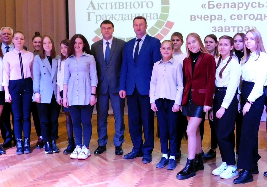 Замминистра экономики Дмитрий Ярошевич ответил на вопросы, волнующие браславских старшеклассников