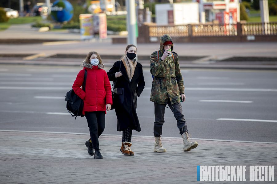Почему теперь маску надо носить даже на улице, и что важно учитывать зимой? Объясняет эпидемиолог