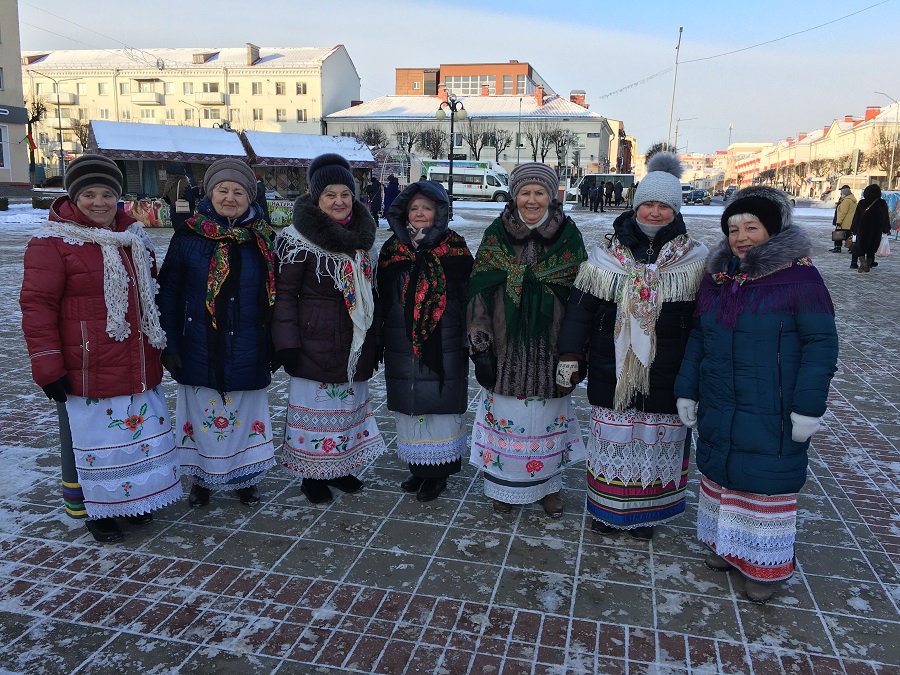 Трдельники на вертеле, копченая нерка и живые ели. Чем удивит «Калядная скарбнiца» в Орше?