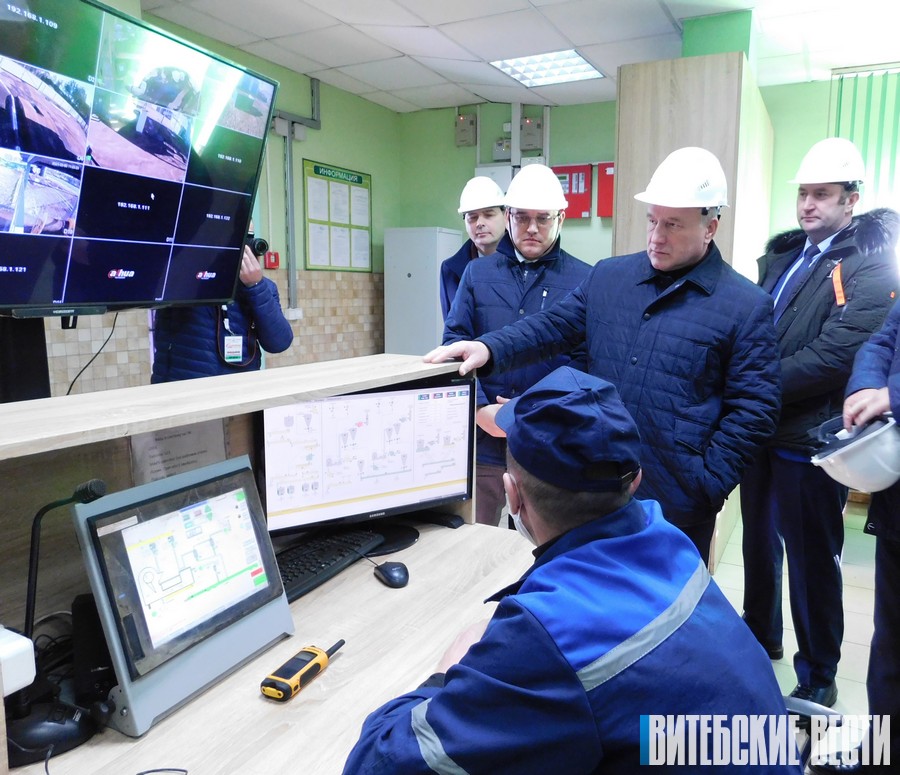 Кіраўнік вобласці Мікалай Шарснёў і міністр энергетыкі Віктар Каранкевіч наведалі Браслаўскі торфабрыкетны завод