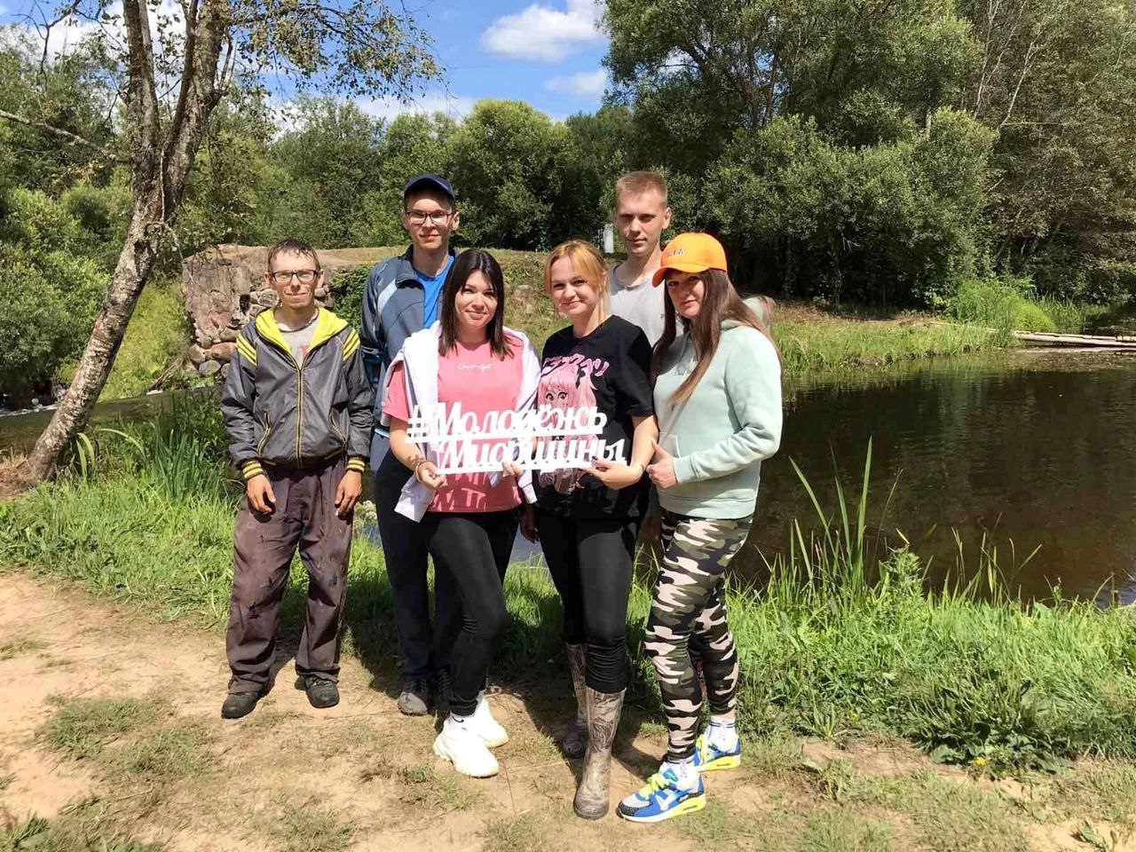 «ЗаДело»: миорская молодежь навела порядок возле водопада