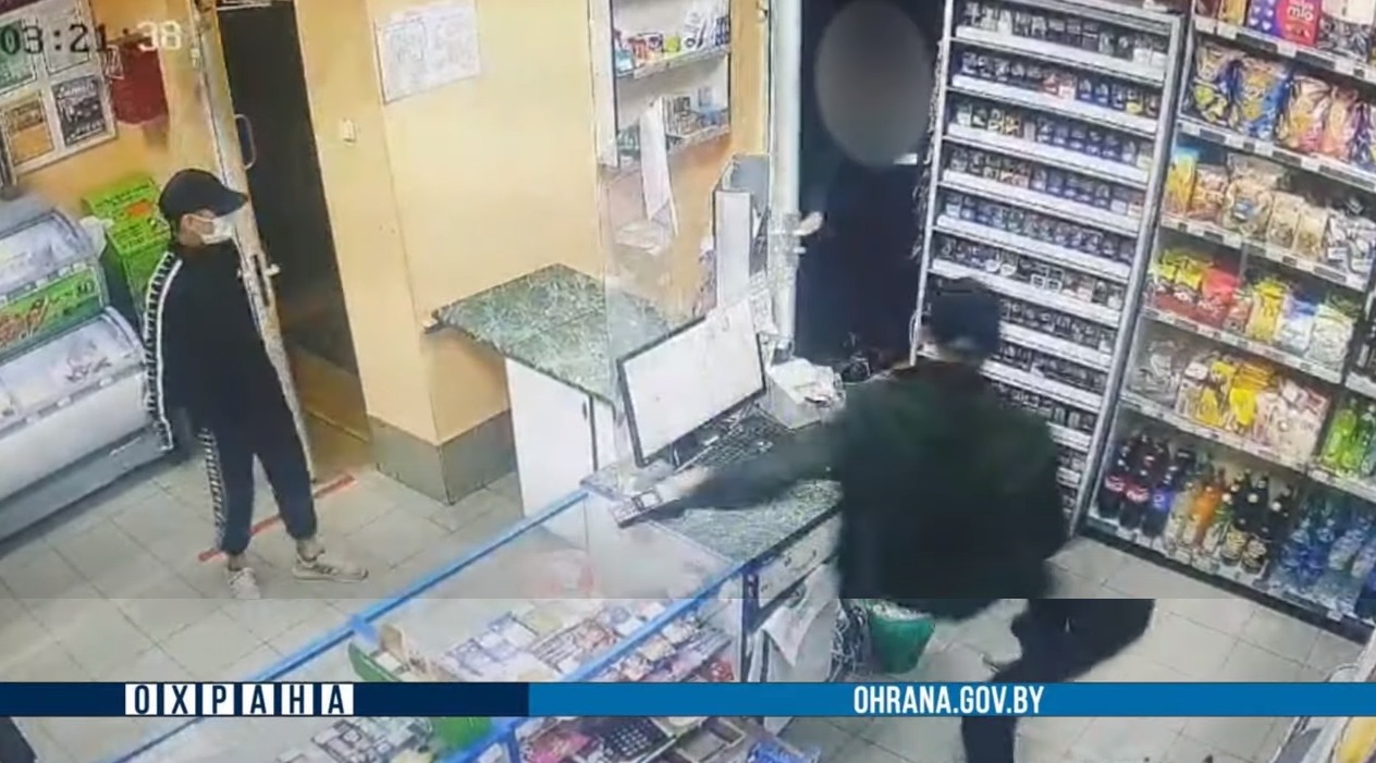 В Орше двое подростков ограбили АЗС