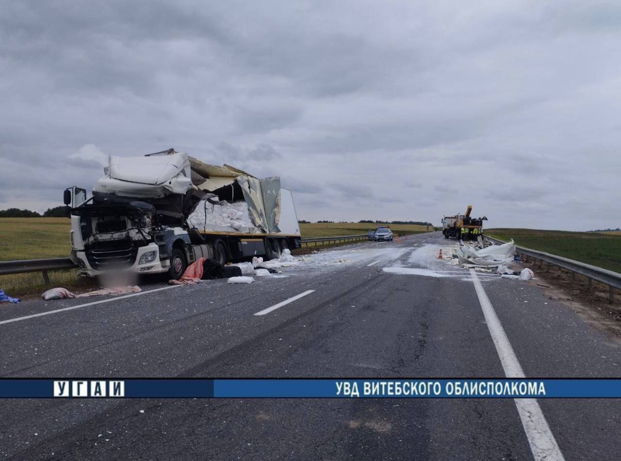 В окрестностях Витебска в ДТП пострадал водитель большегруза