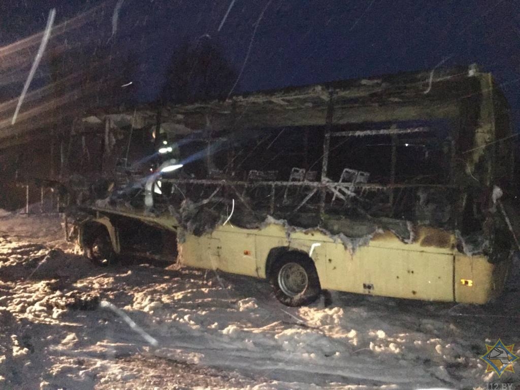 В Чашникском районе на маршруте загорелся автобус «МАЗ»
