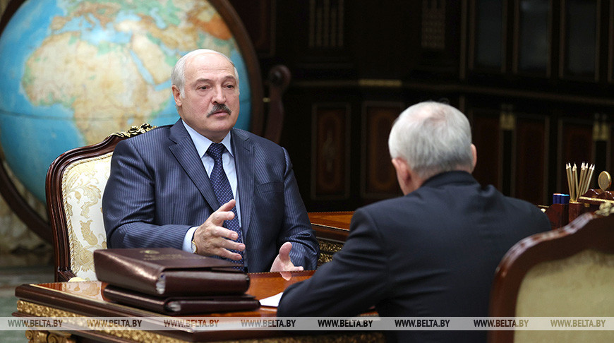 Александр Лукашенко обсудил с Виктором Шейманом развитие Оршанского района и состояние дел на предприятиях региона