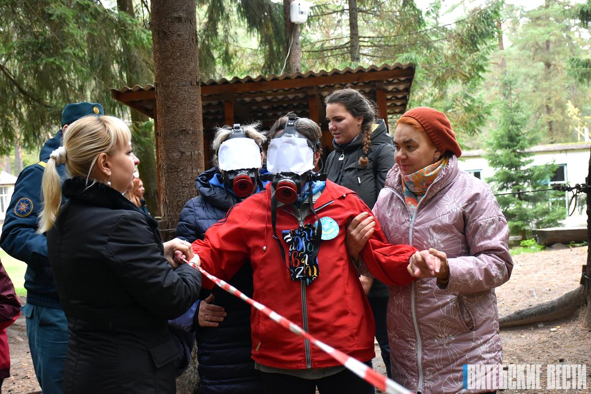 Спасатели накануне Дня пожилого человека организовали  «Школу выживания» для пенсионеров